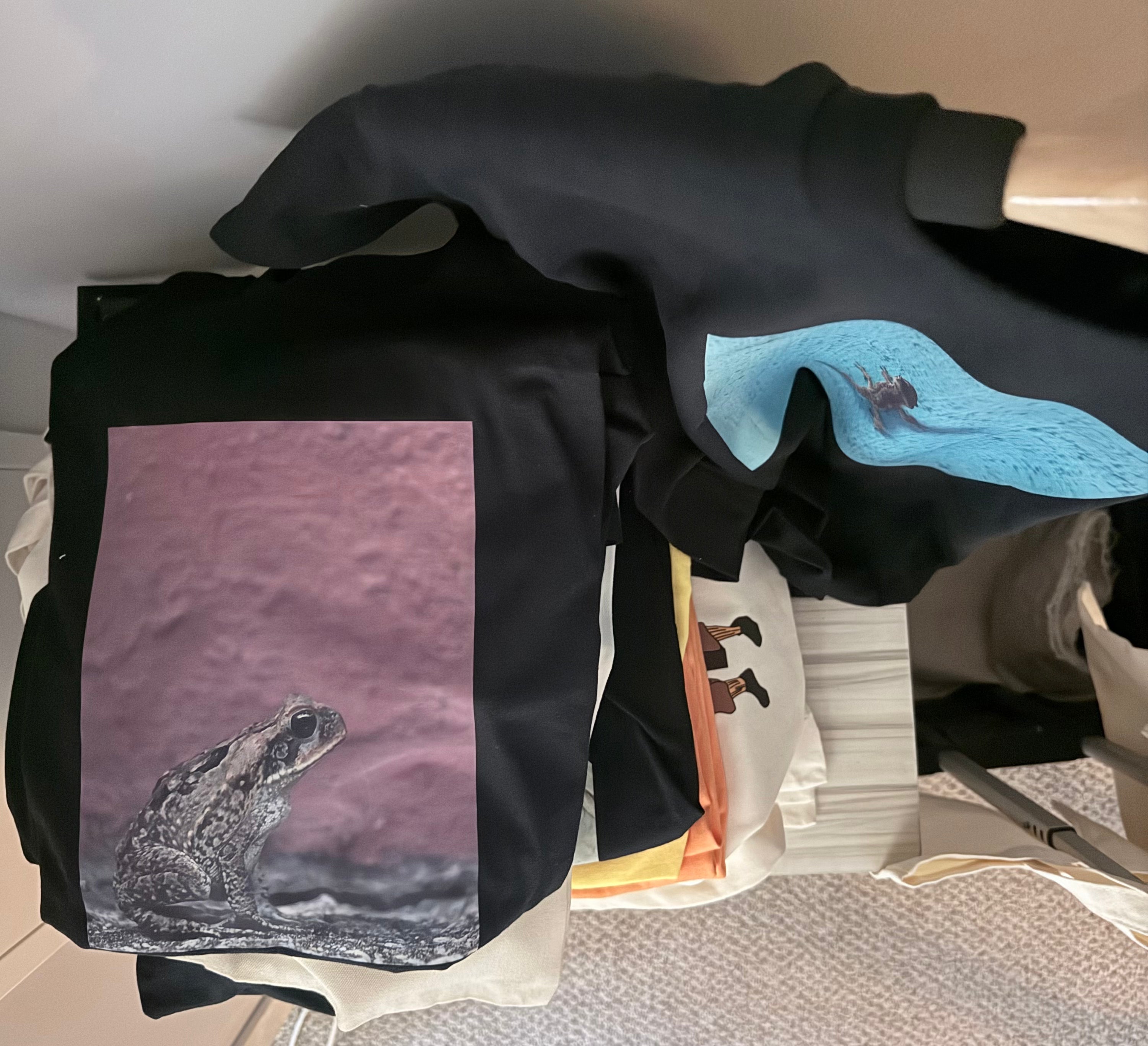 Heat pressing vinyl to a shirt/tote 